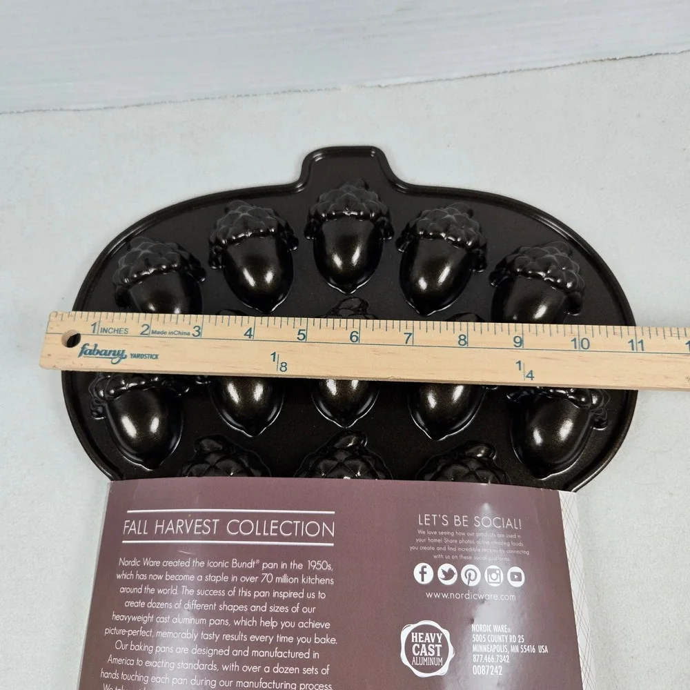Nordic Ware Acorn Cakelet Baking Pan‎ Tray Mold Autumn Thanksgiving Fall